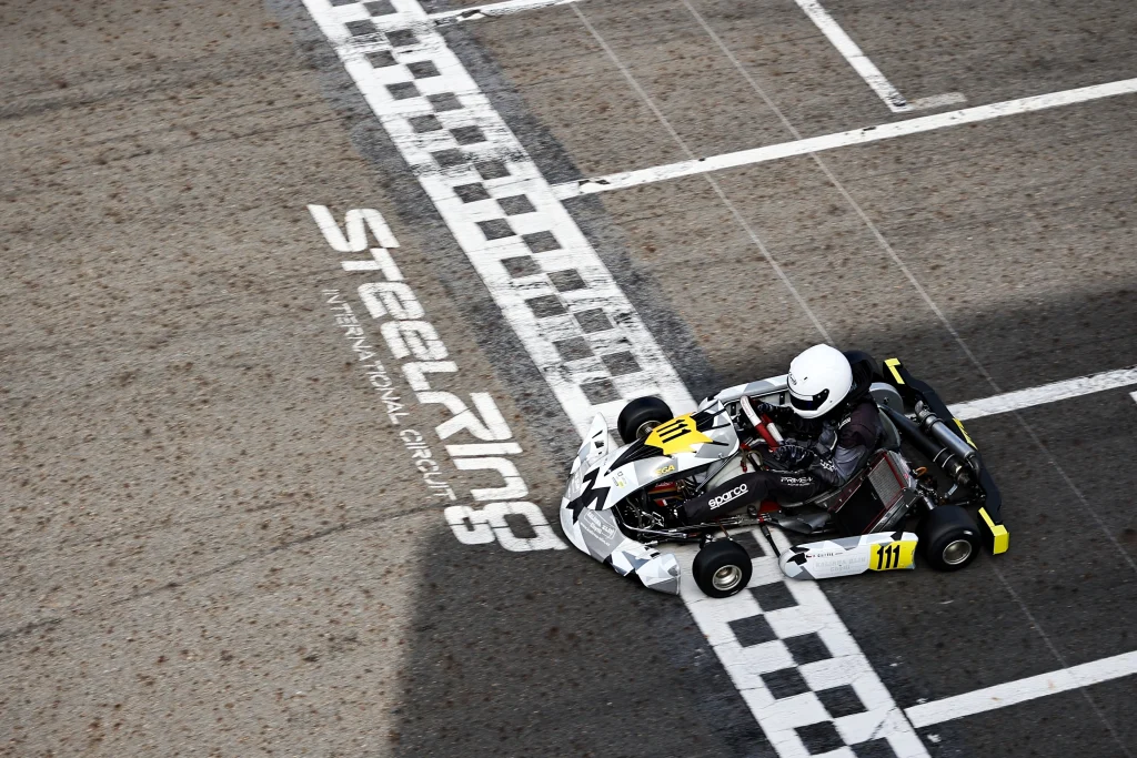 Kart im Ziel der Rennstrecke